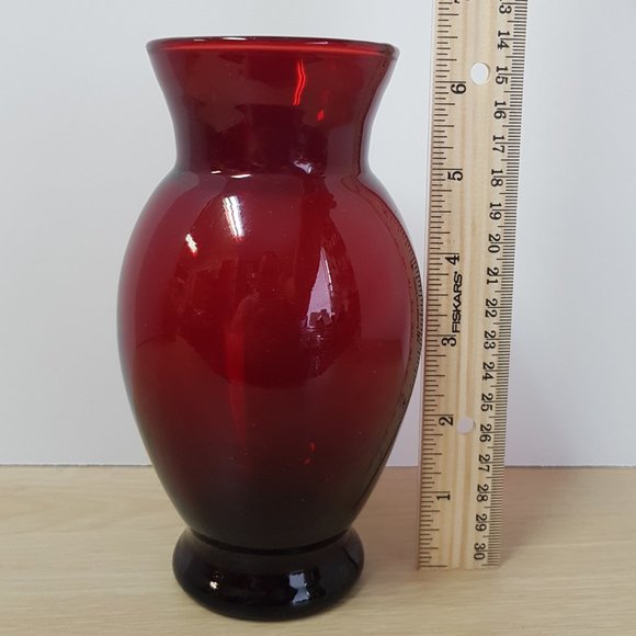 Red Glass Vase - Picture 2 of 7
